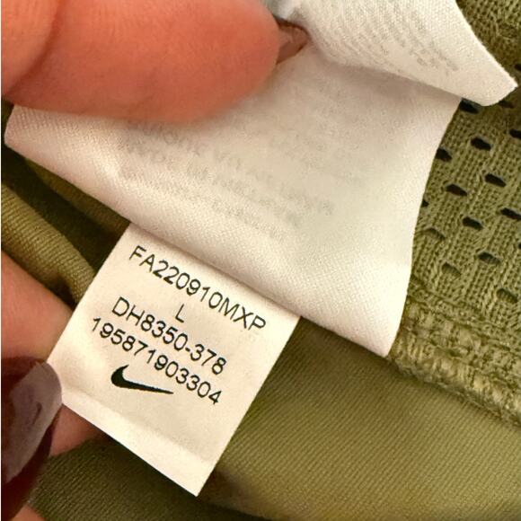 Nike ACG Women’s Oversized Shorts Green Size L - DH8350-378 - Picture 13 of 15